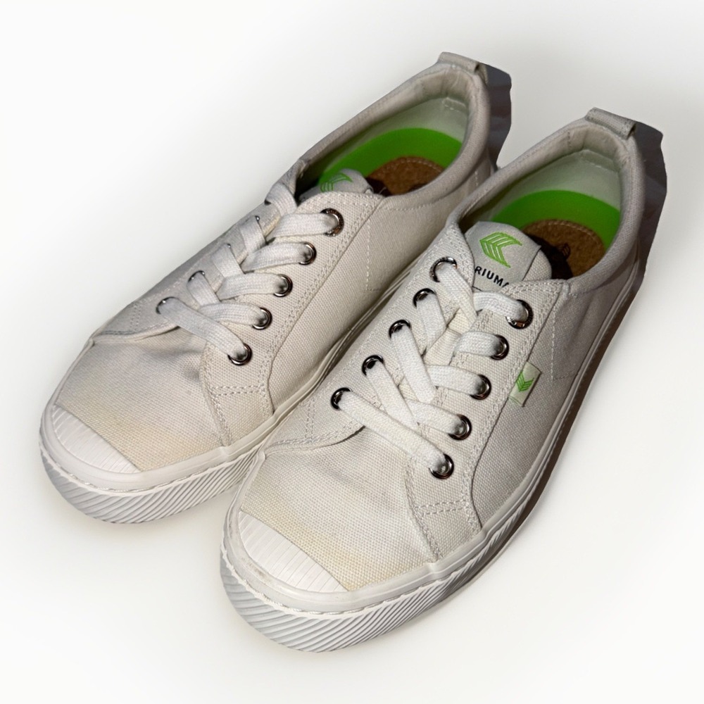 Cariuma OCA Low Off-White Canvas Sneakers US Woman's Size 8 & EU Size 39